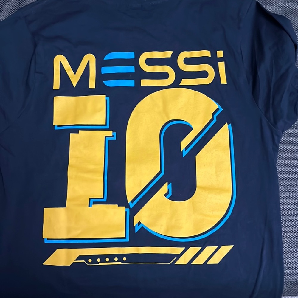 Medium. New with Tags. Messi Hard Rock Cafe t-shirt.